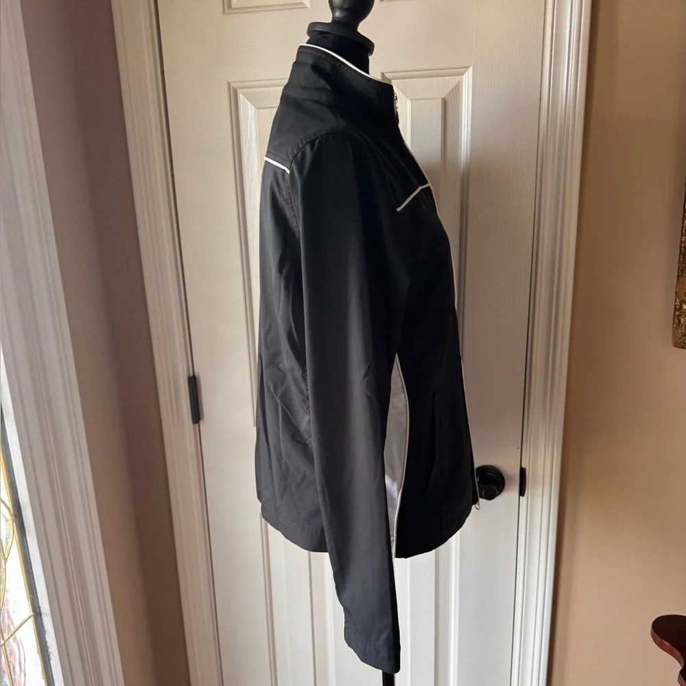 Nike Fit Dry Women's Black and White Utility Jacket